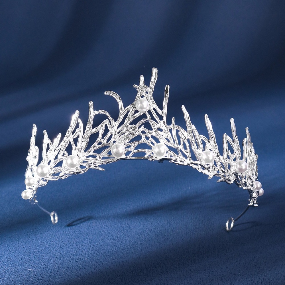 Elegant Silver Tiara with Pearls